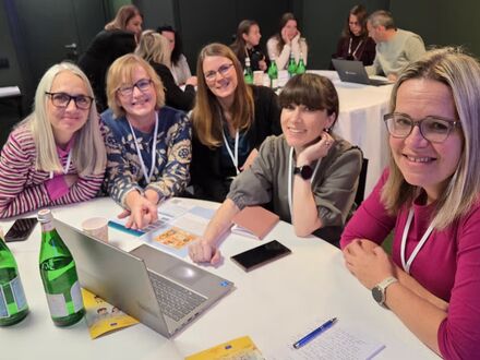 Iris-og-hopurinn-hennar-a-vinnustofu